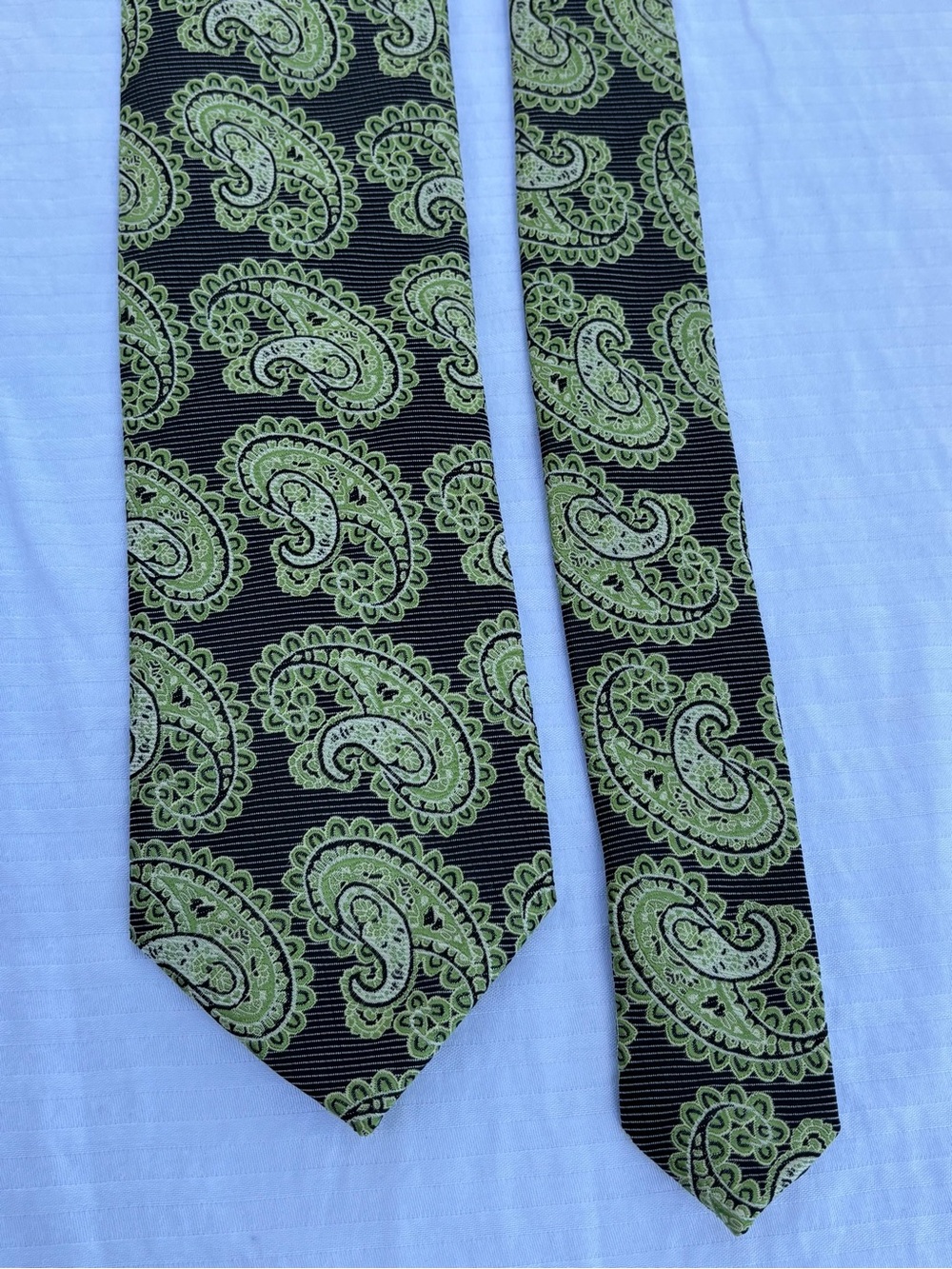 CHRISTIAN AUJARD Paris - Black and Lime Green Paisley 100% Polyester Necktie